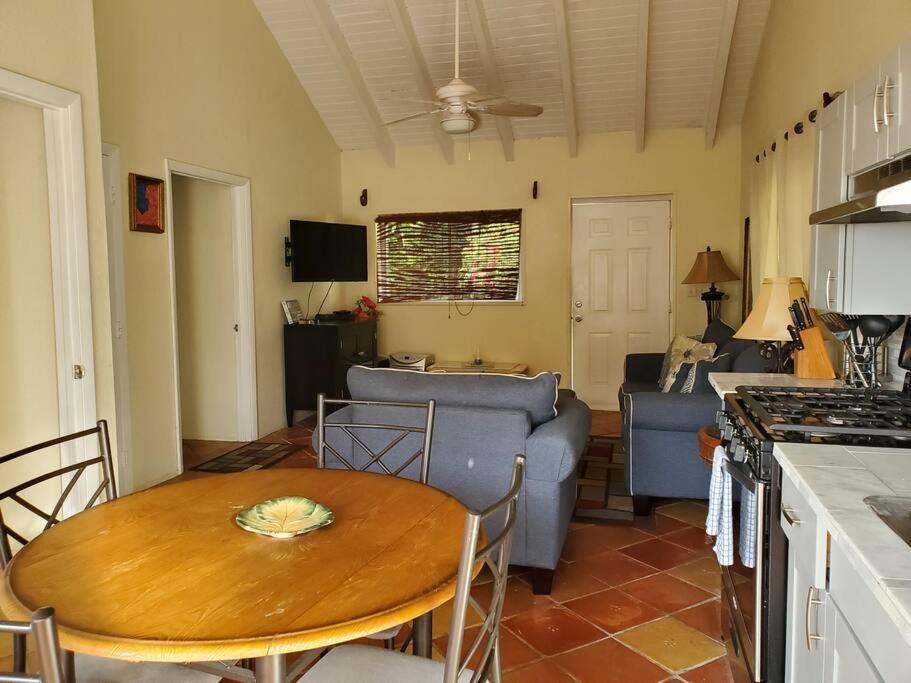 The Cottage At Villa Indigo Charlotte Amalie Exterior foto